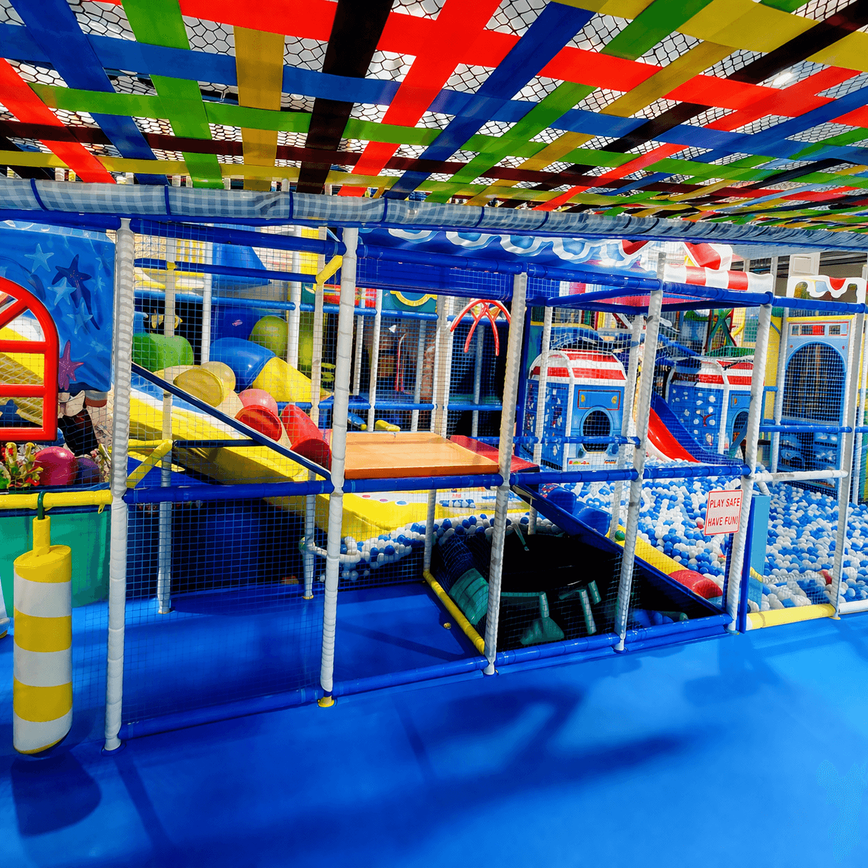 bright and colorful indoor play zone(1)
